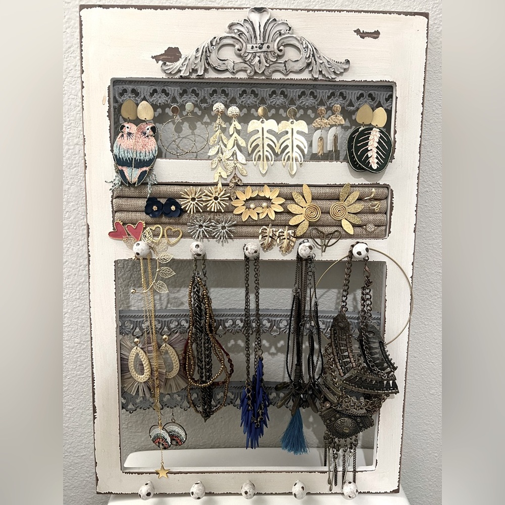 Beautiful Jewelry Organizer/Holder